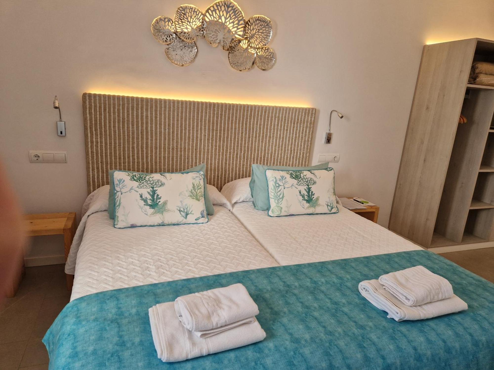 Apartamentos Costamar II Es Pujols Exterior photo